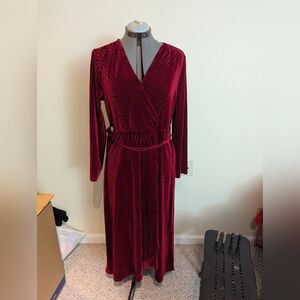 Simple Red Long Sleeve V-Neck Gown